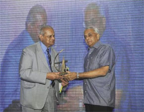 Dr SS Badrinath receives Life Time Achievement Award