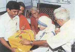 Mother Teresa releasing the Upanayan Early  Intervention Programme. 