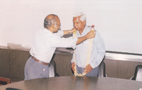 K Muthuraman, General Manager, Plant-3, garlanding K Kanthimathinathan 