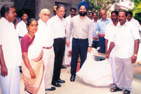 P S Jayaraman and S B Prabhakar Rao, Chemplast Sanmar seen with Gagandeep Singh Bedi,
IAS, District Collector, Cuddalore while distributing fishing nets and accessories to villagers.