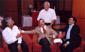 K M Mammen, Bala Balachandran, N Kumar and Vinod Dasari (Class of ’92) sharing a lighter moment.
