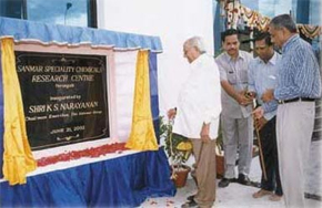 K S Narayanan unveils a commemorative plaque. 